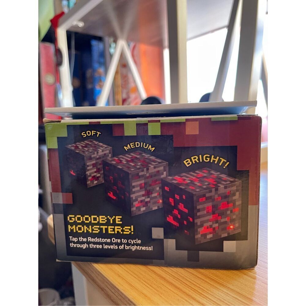 NEW! MINECRAFT Light-up REDSTONE ORE Interactive Light-Up Block ThinkGeek 2014 N